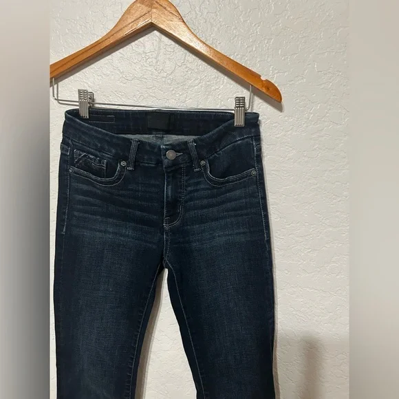 🚀Buckle Black Women’s Dark Indigo tailored Boot Cut Jeans 26X34 GUC - Picture 11 of 12